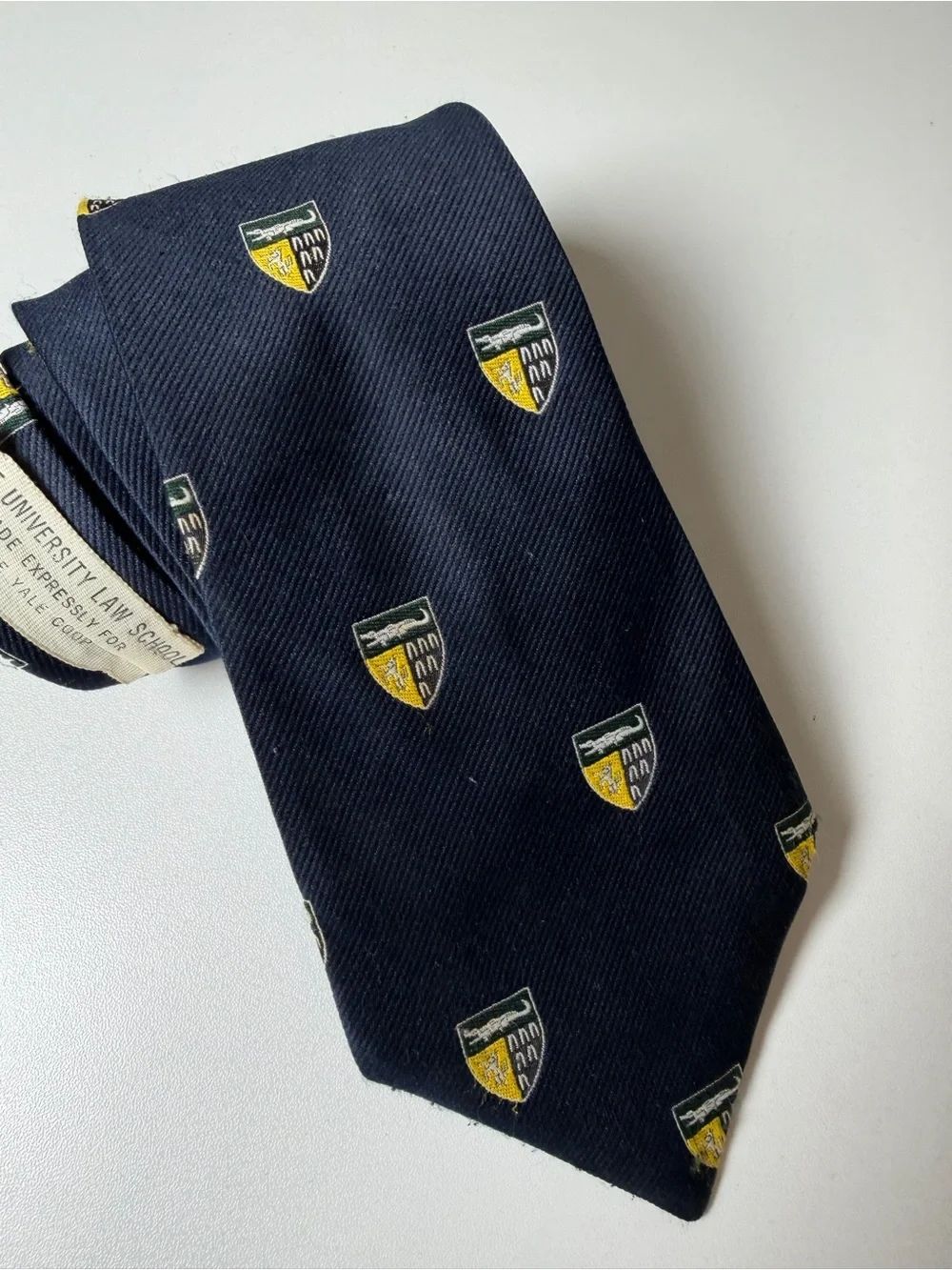 Vintage Riverty of Boston THE YALE UNIVERSITY LAW SCHOOL Navy Shield Pattern Tie